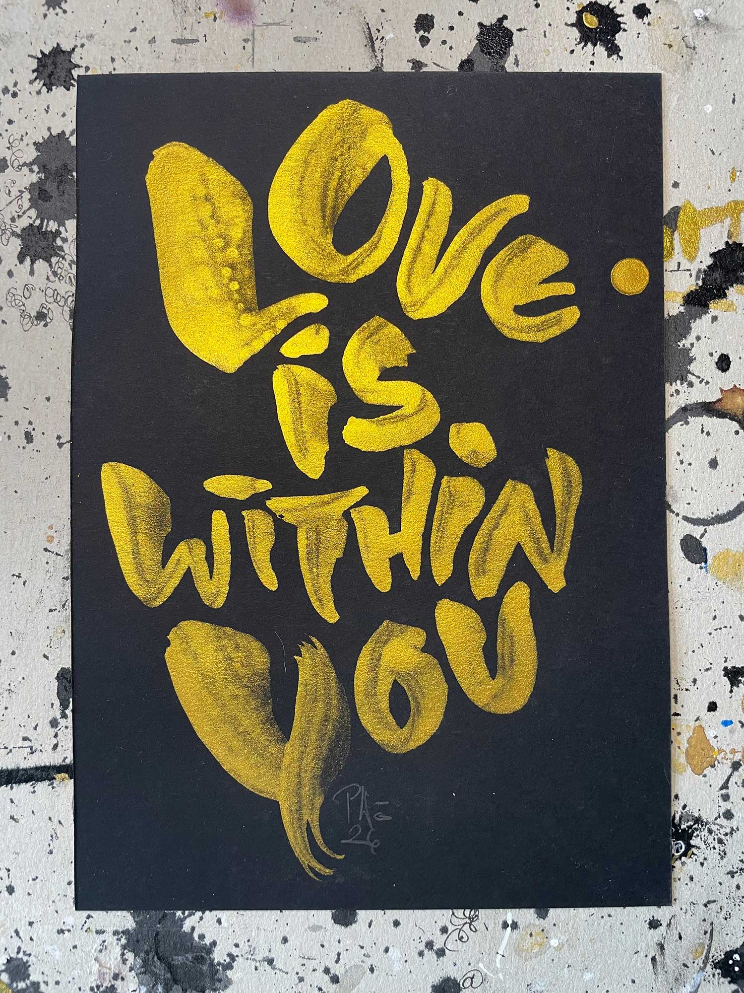 Kalligrafie von Petra Wöhrmann auf ICON Nature rough black. 