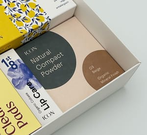 Box mit Kosmetik-Verpackungen aus ICON Nature