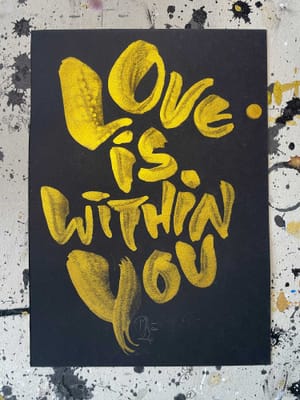 Kalligrafie von Petra Wöhrmann auf ICON Nature rough black. 