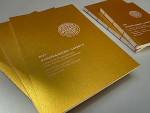 Jahreskalender von ROTERFADEN aus ICON Glam metallic gold.
