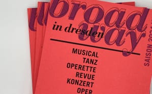 Das Spielzeitheft der Staatsoperette Dresden auf ICON Classic